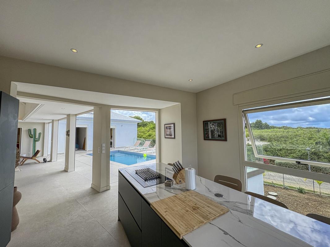 14.Location villa piscine vue mer Saint François Guadeloupe_Cuisine vue mer